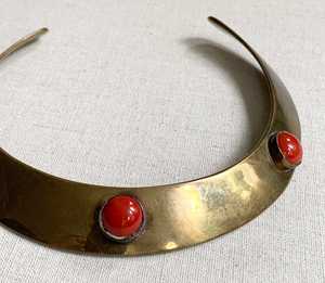 Gargantilla de latón hecha a mano para mujer, joyería étnica Bohemia con centro de Mesa de Piedra Roja y patrón en forma de ala - Product Image 3