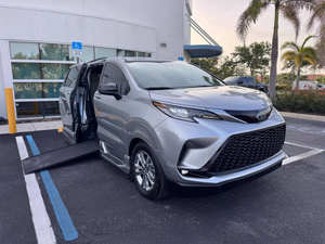 Toyota Sienna XSE 2023 USADA EN EXCELENTES CONDICIONES, 7 Pasajeros - Product Image 2