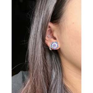 Boucles d'oreilles clous fleur en opale Zuni et argent sterling, or blanc, bijoux tendance pour fiançailles, mariage, anniversaire ou soirée - Product Image 5