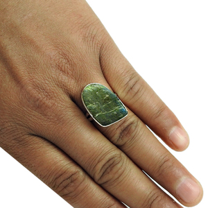 Pierre précieuse de labradorite brute Bague en forme de cabochon en argent sterling 925 Bijoux bohèmes faits à la main Fournisseurs de prix d'usine en gros - Product Image 3