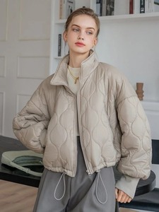 Recién llegados, chaqueta acolchada de burbujas de invierno a la moda para mujer, mangas esponjosas de longitud corta con cremallera, estampado transpirable de nailon - Product Image 4