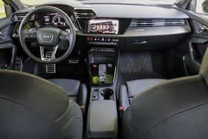 รถออดี้ RS3 Turbo ปี 2024 มือสอง สภาพดี เครื่องยนต์ 5 สูบ ขับเคลื่อน 4 ล้อ อุปกรณ์ครบครัน สีเหลืองพิธอนเมทัลลิก - Product Image 4
