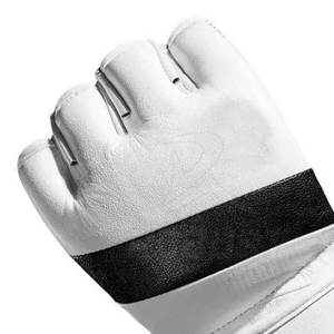 Gants de MMA pour les arts martiaux et les séances de boxe, avec un matériau durable et un ajustement confortable - Product Image 3