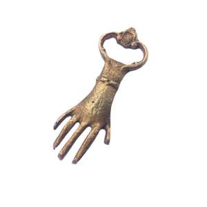 Abrebotellas de latón antiguo económico con atractivo atemporal, perfecto para fiestas de temática vintage y decoración única para el hogar - Product Image 6