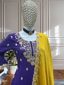 LANCEMENT DU NOUVEAU FESTIVE WEAR KURTI PLAZZO AVEC DUPATTA TISSU EN MOUSSETTE AVEC DES TRAVAUX DE CODAGE DE SÉQUENCE BRODÉS - Product Image 3