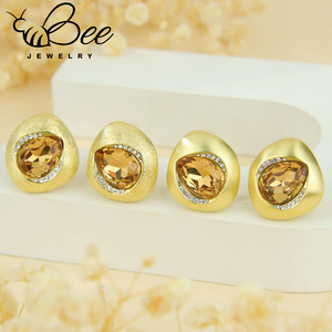 Hermosos pendientes de cristal con baño de oro de 14K que no se deslustran, pendientes de piedra marrón grandes, únicos y a la moda para mujer. - Product Image 1