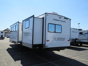 Se vende F-O-R-E-S-T R-I-V-E-R C-H-E-R-O-K-E-E A-L-P-H-A W-O-L-F 3-3-B-H usada del año 2025 - Product Image 3