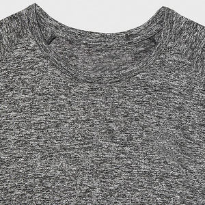 T-shirt uni à col rond pour homme en coton doux idéal pour une tenue décontractée ou une impression personnalisée, confortable, élégant et disponible - Product Image 5