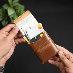 ไม่ใช่. กระเป๋าสตางค์หนังใส่บัตรเครดิตออลอินวัน รุ่น 101 สลิม สีน้ำตาล รับประกัน 5 ปี - Product Image 5