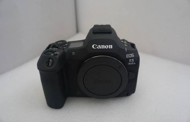 For EOS R5 Mark II Used Digital Camera 4K Video APS-C Sensor Vlog Photography A+ Grade Almost New Black Original Accessories