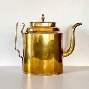 Cafetière en laiton de style moderne avec poignée ornée pour les maisons de décoration mondiales, les services de thé en plein air et les présentoirs de restauration - Product Image 2