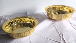 Bandeja acogedora de calidad superior utilizada para servir dátiles y otros alimentos de cocina disponibles en oro y plata con diseño en relieve y tallado - Product Image 5