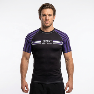 Decent Fight Wears - T-shirt Rash Guard à manches courtes pour homme, noir et violet rayé, séchage rapide, Spandex Polyester, MMA BJJ Grappling - Product Image 1