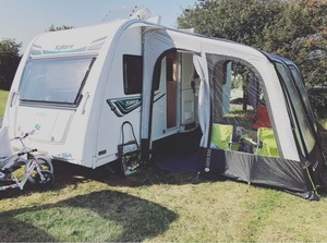 Caravana Lunar Clubman Gris de Lujo, de Aluminio, con un Dormitorio, 4x4, Remolque Familiar para Viajes y Aventuras al Aire Libre - Product Image 4