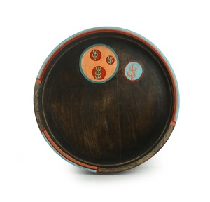 Oasis Sert Plateau de service rond peint à la main en bois de manguier Plateau de service décoratif en bois de manguier Farmhouse & Vintage Centerpiece - Product Image 1