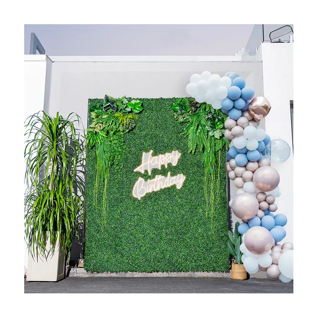 Panel buatan 3D rol hijau rumput buatan, ide dekorasi dinding desain rumput hijau untuk dinding luar ruangan