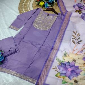 Conjunto de Kurti, Pantalón y Dupatta de Algodón y Rayón Pesado VASTRA COTTAGE para Mujer, Bordado con Lentejuelas, Dupatta Estampada Chanderi, Ropa Étnica - Product Image 6