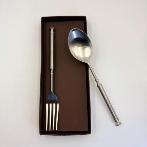 Ensemble de 2 serveurs à salade en acier inoxydable finition polie avec boîte de haute qualité pour la maison et la cuisine des restaurants - Product Image 5