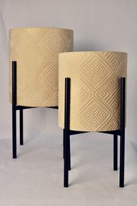 Maceta de metal con diseño en relieve decorativo con soporte para restaurante, hogar, jardín, uso al mejor precio - Product Image 4