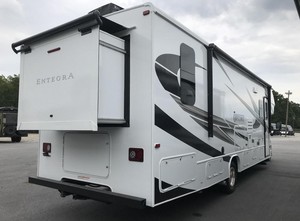 Autocaravana Familiar de Lujo Odyssey 30Z 2023 Usada, ENTEGRA COACH, Emisión Euro 5, Capacidad para 4-6 Pasajeros, Horno Microondas, Cocina - Product Image 4