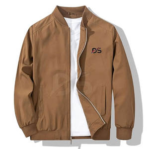 เสื้อแจ็คเก็ตบอมเบอร์ผู้ชาย ผ้าโพลีเอสเตอร์/ไนลอน กันน้ำ ระบายอากาศ แห้งเร็ว เป็นมิตรกับสิ่งแวดล้อม พร้อมบริการสกรีนโลโก้ด้านหน้าแบบกำหนดเอง รับผลิตแบบ OEM ขายส่ง - Product Image 1