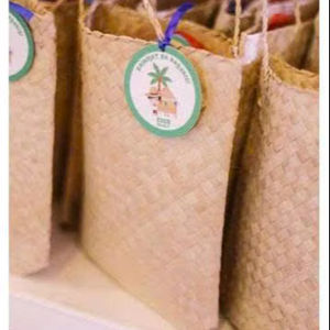 Sacs-cadeaux traditionnels en bambou faits à la main et écologiques - Product Image 1