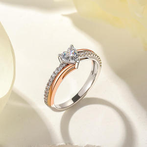 Bague de promesse Jeulia Amore à deux tons, en forme de cœur incurvé, en argent sterling avec placage or rose - Product Image 4
