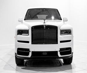Increíble Rolls-Royce Cullinan Black Badge AWD 2023 en perfecto estado, con poco kilometraje, disponible en stock, ofrecido a una oferta fantástica. - Product Image 1