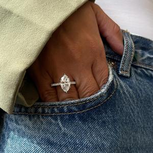 Bague de fiançailles en diamant de laboratoire de forme poire de 3,00 carats, F VVS, solitaire, à tige fendue, certifiée IGI, or 18 carats, cadeau pour elle - Product Image 4