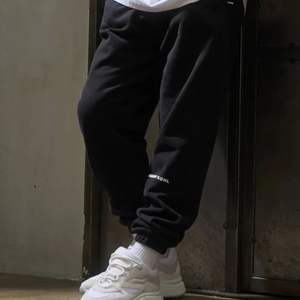 Core Jogger à revers noir 100 coton polaire lourd coupe décontractée pantalon Streetwear avec ceinture élastique et poche zippée - Product Image 5