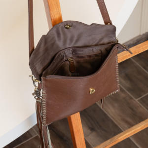 Sac à bandoulière personnalisé en cuir gaufré usiné à la main pour femmes sacs à main de luxe à bandoulière en cuir de vachette véritable avec pompon - Product Image 6