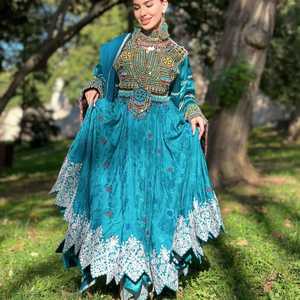 Vestido Banjara Vintage afgano antiguo con bordado hecho a mano en él vestido afgano cómodo único a la venta - Product Image 4