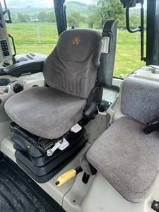 รถแทรกเตอร์มือสองสีแดง ขับเคลื่อน 4 ล้อ ยี่ห้อ Massey Ferguson รุ่น 6612 รถแทรกเตอร์สำหรับงานเกษตร พร้อมห้องโดยสารปิด - Product Image 6