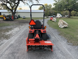 Tracteur compact Kubota BX23S 4x4 diesel, avec chargeur frontal, rétrocaveuse et tondeuse centrale de 60 pouces, faible kilométrage, excellent état - Vente Flash - Product Image 4