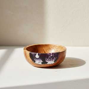 Plateaux et bols élégants en résine époxy faits à la main pour des repas festifs de luxe et un style d'intérieur - Product Image 5