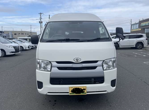 Vente rapide : Toyota Hiace Van 2022 d'occasion, conduite à gauche, sièges en tissu, toit ouvrant, phares LED - Bon état - Product Image 3