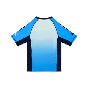 Camiseta de compresión para hombre, flexible y transpirable, con paneles de malla laterales, ideal para entrenamiento, pedido mínimo bajo. - Product Image 3