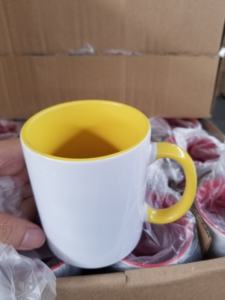 أكواب سيراميك فارغة للطباعة بالتسامي بألوان مزدوجة من الداخل والخارج مع مقبض ملون، أكواب قهوة قابلة للتخصيص والطباعة بالحرارة - Product Image 3