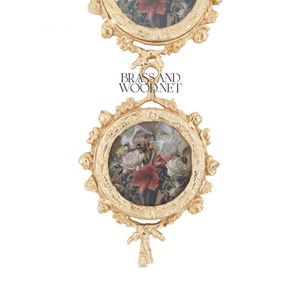 Cadres muraux ornés en laiton doré sertis d'œuvres d'art en porcelaine décoration vintage faite à la main design en laiton de luxe pour classique - Product Image 4