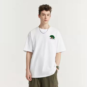 Camiseta de manga corta para hombre de estilo minimalista Primavera Verano tela de punto de árbol de pino bordada de chenilla personalizada - Product Image 1