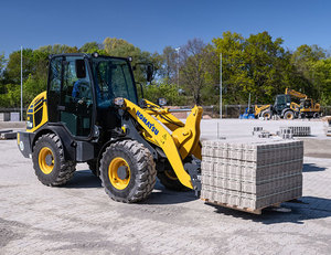 Cargador Frontal Compacto de Alta Calidad con Motor Diésel Euro5 para Jardinería y Agricultura - Product Image 4