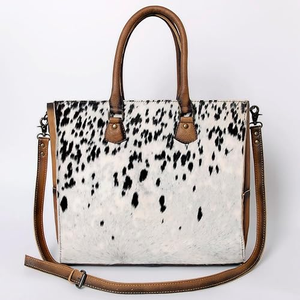 Sac à bandoulière en cuir de vache véritable personnalisable et unique pour femmes, durable, multifonctionnel, dernier accessoire de mode, cadeau pour elle - Product Image 1