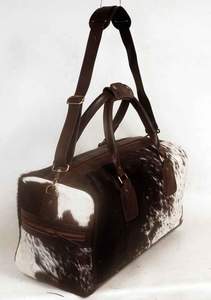 Sac polochon de grande capacité en cuir de vachette à la mode occidentale de haute qualité avec fermeture à glissière pour les voyages et les week-ends - Product Image 4