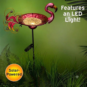 Flamingo decorativo para jardín - Bebedero y comedero solar para pájaros - Product Image 4
