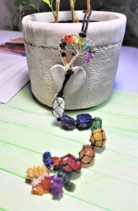 Carillon à vent artisanal haut de gamme en pierres de guérison 7 chakras, avec pendentif arbre de vie, pierres de paume polies et pompon, 15-20cm, pour la maison - Product Image 4