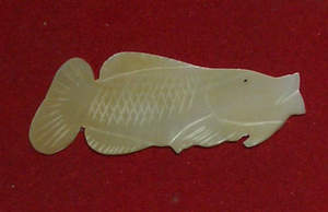 งานแกะสลักเปลือกหอยมุก ลายเปลือกหอยสีขาวและปลาสีเหลือง สำหรับทำกิ๊บติดผม ทำจากวัสดุเปลือกหอยมุก - Product Image 4