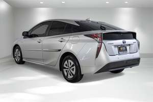 Toyota Prius 2017 de segunda mano / Disponible para la venta con bajo kilometraje, motor de gasolina / Coche usado en buen estado y sin accidentes, sin problemas. - Product Image 5