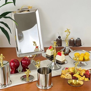 La surface réfléchissante des plateaux métalliques de qualité optimale rend les petits en-cas et les cupcakes plus abondants et plus appétissants. - Product Image 5