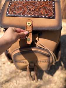 Patrón occidental Cuero de piel de vaca Tallado a mano Mochila elegante Mochilas escolares Unisex Hermosa bolsa de diseñador Bolsa de uso múltiple - Product Image 3