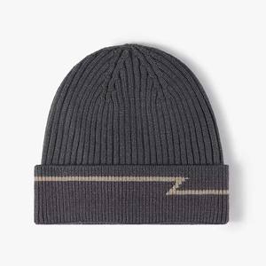 Bonnet tricoté pour adultes de haute qualité avec bonnet unisexe personnalisé Chapeaux à revers d'hiver avec logo personnalisé brodé - Product Image 4